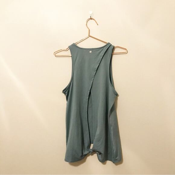 Yogalicious tank athletic top size medium - Picture 2 of 5